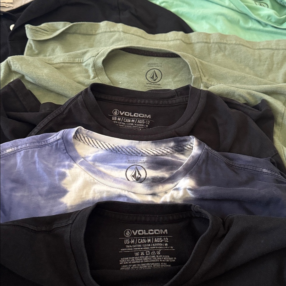 Volcom Youth T’s 8 total. M-L - Picture 8 of 10